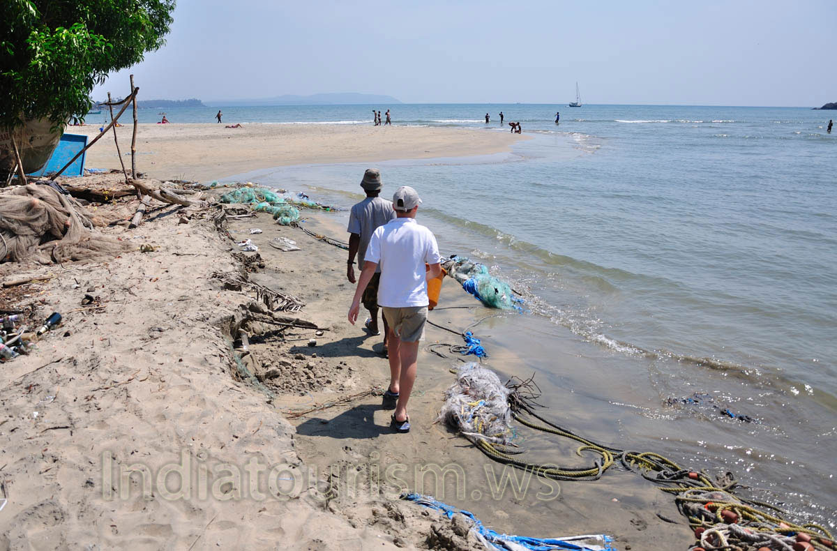 my son goes behind the crab catcher