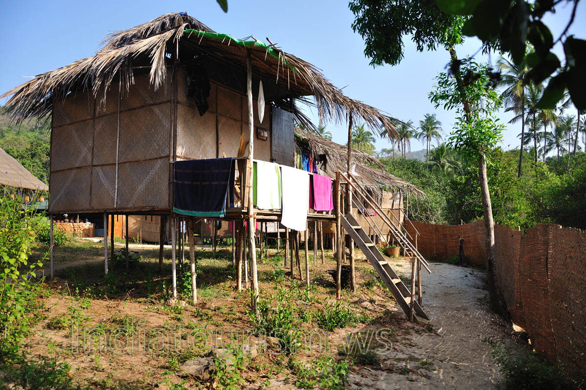 Ordo Sounsar Beach Huts: thatched roof hut