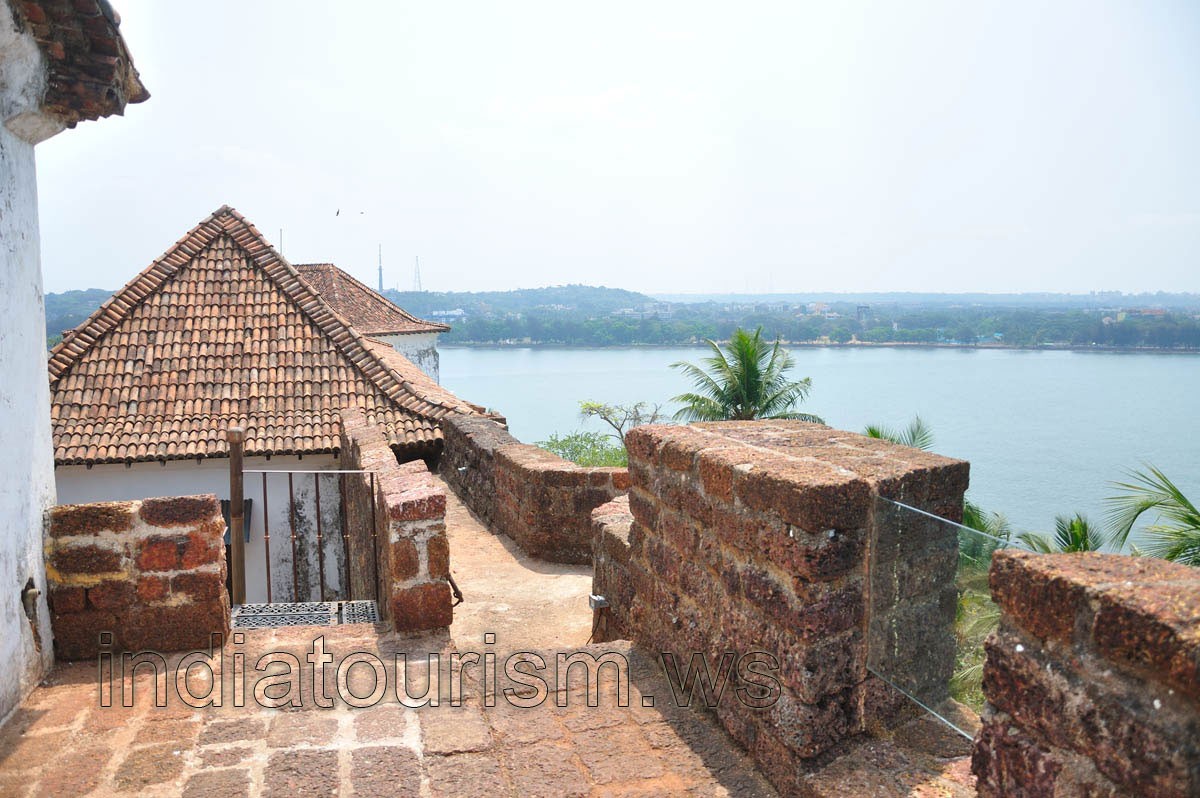 Fort overlooking the Mandovi river