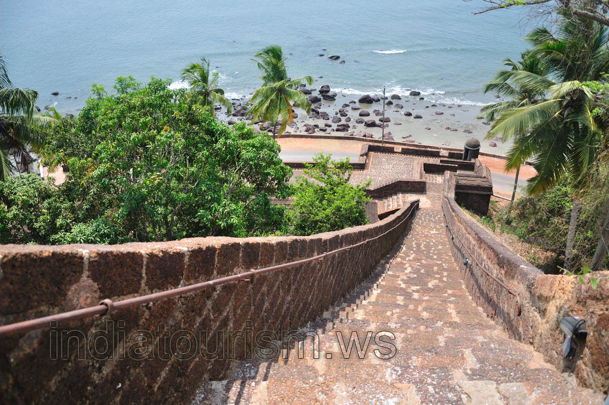 Stairs go down to the lower part of the fort
