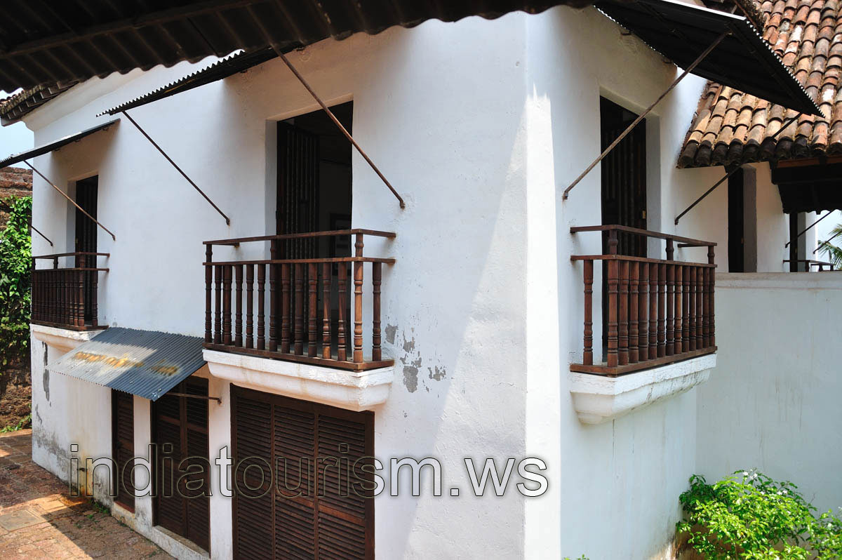 Almost each fort's building has small wooden balconies