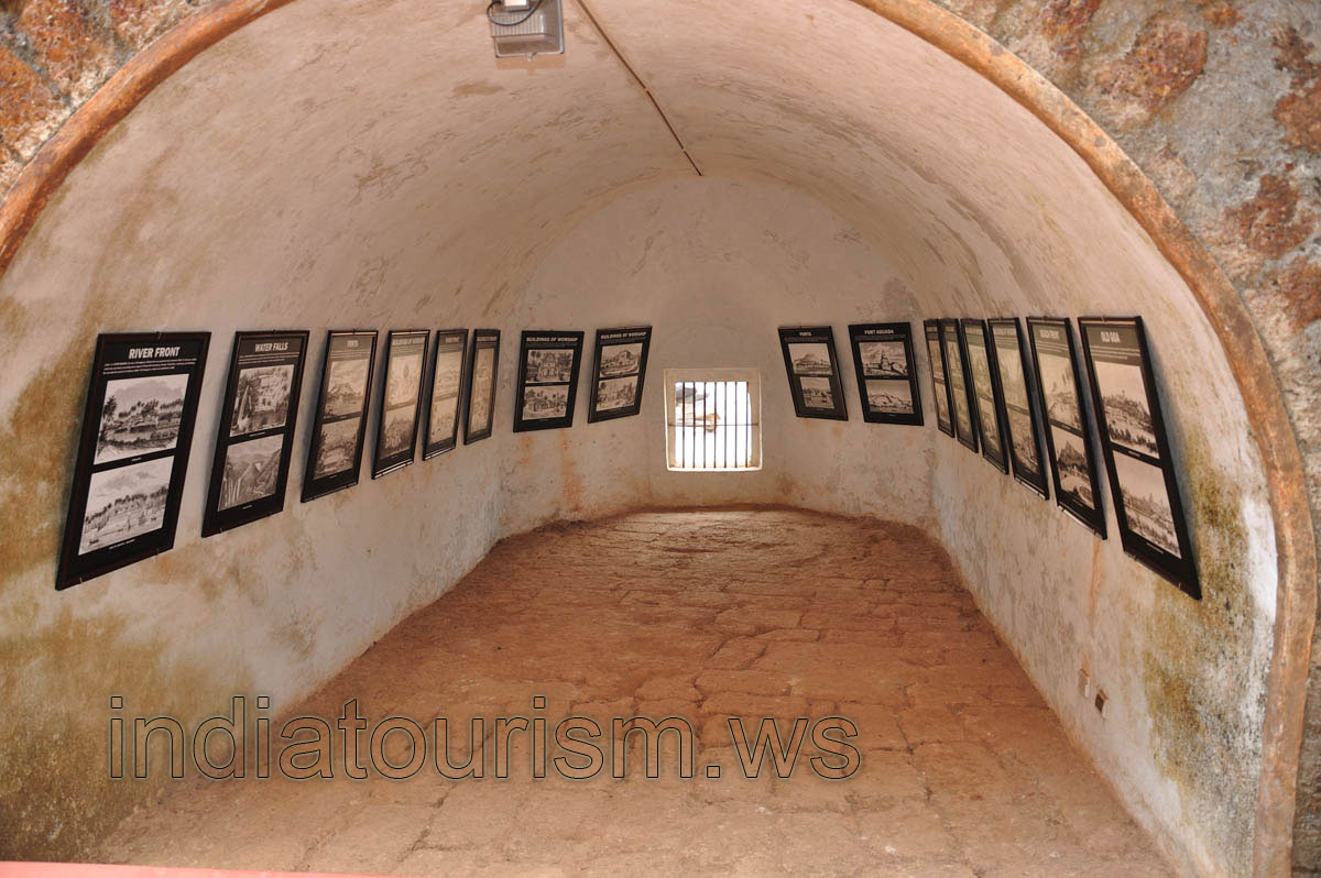 River front, Water falls