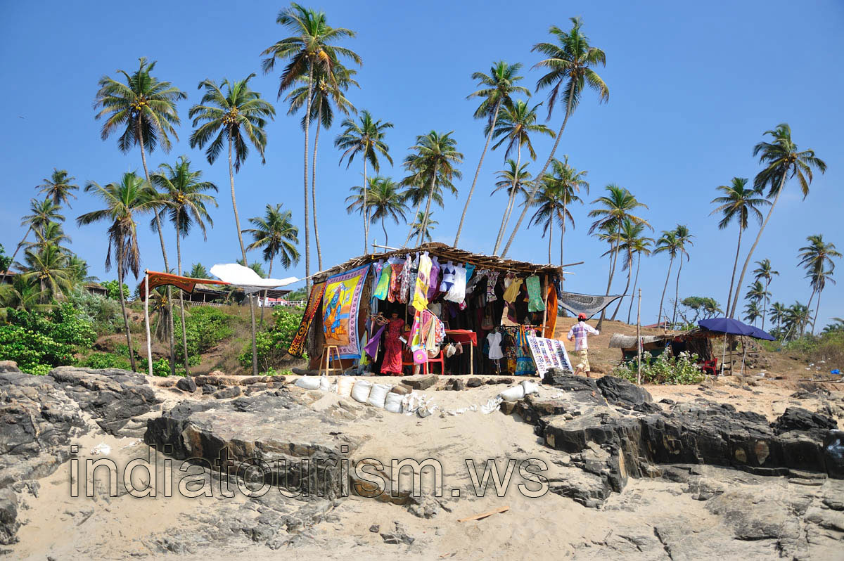 Little Vagator: Small clothes shop