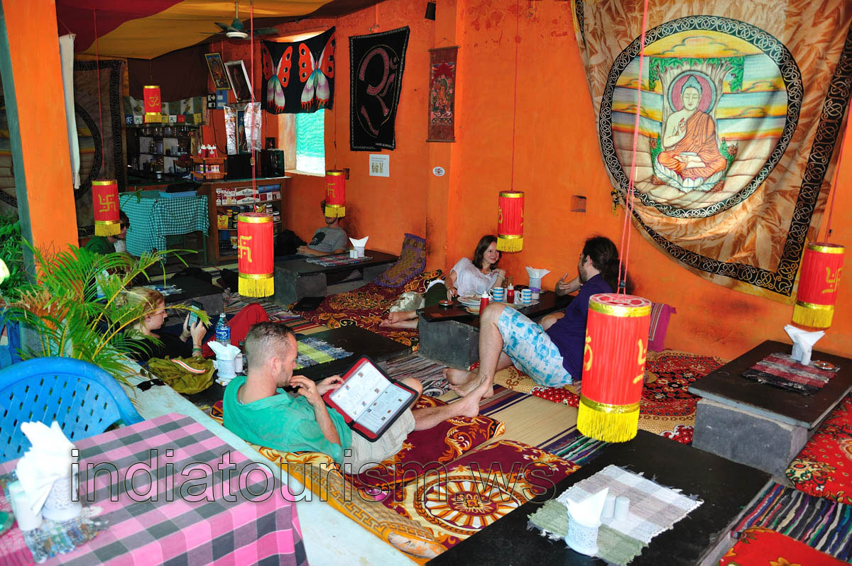 roof restaurant above the Ravi Guest house