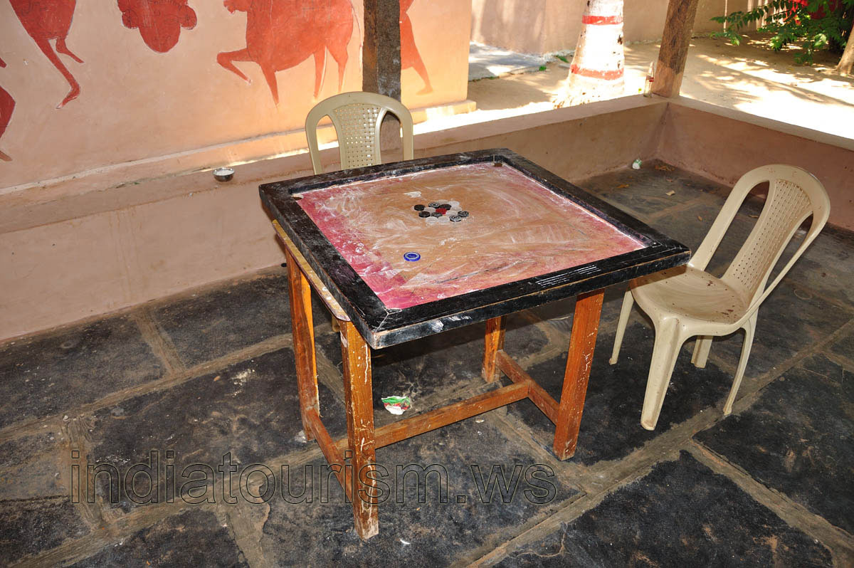 Gouthami Farm Guest House, carrom board