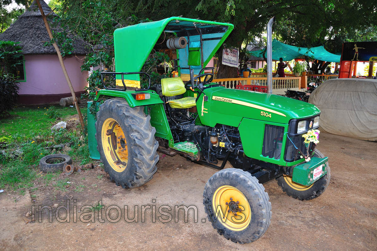 tractor John Deere 5104