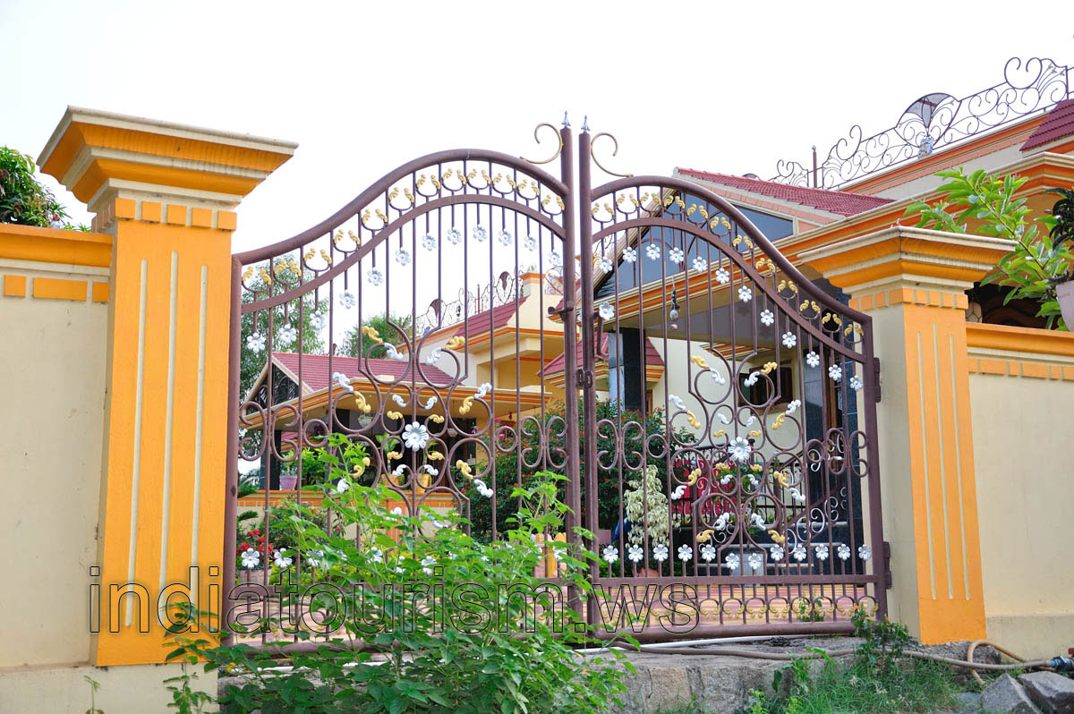 the gate of the rich cottage