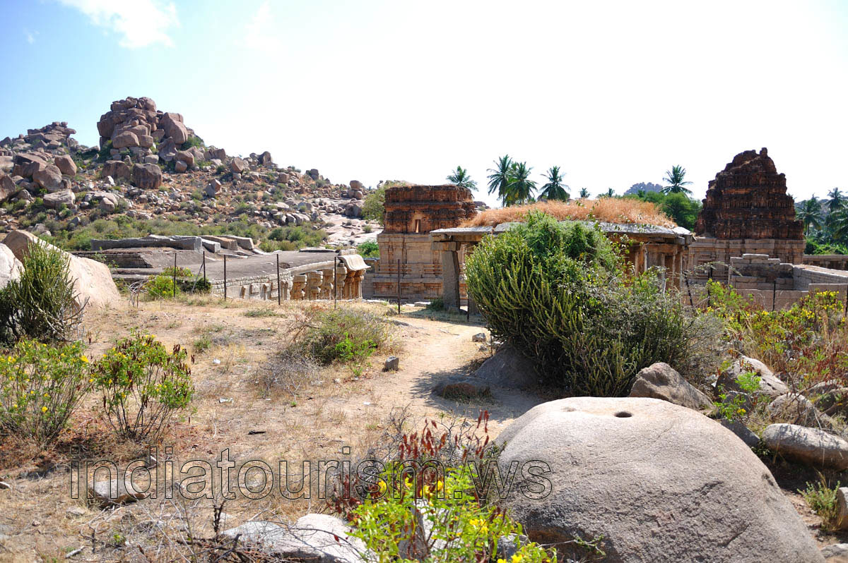 we are close to Achyuta Rayas temple