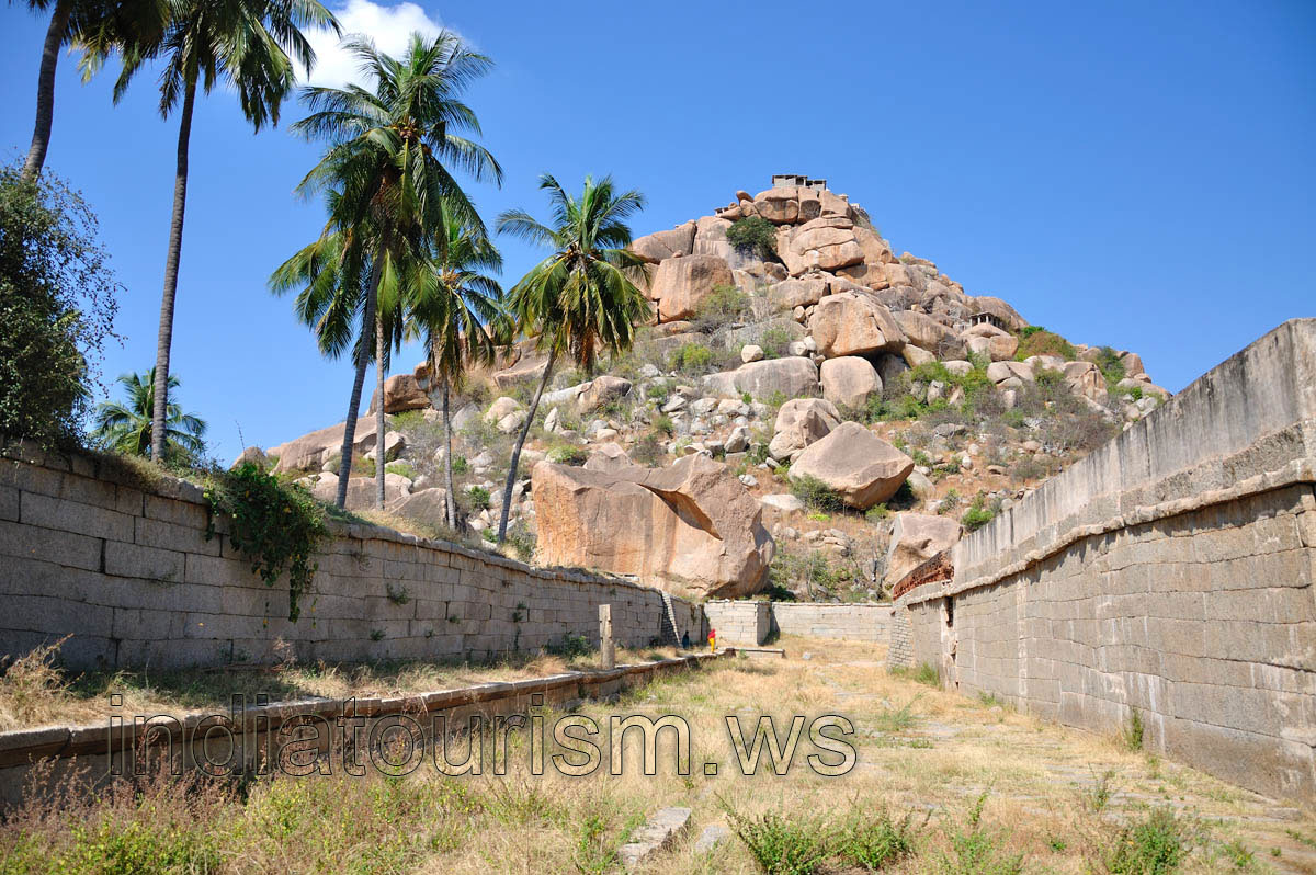 Veerabhadra temple view from the southern side of the outer cloister