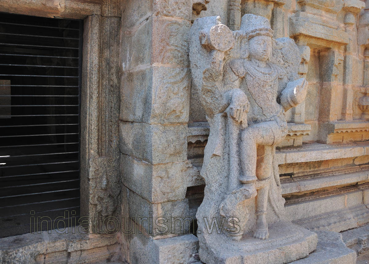 giant doorway guard deity holds the club