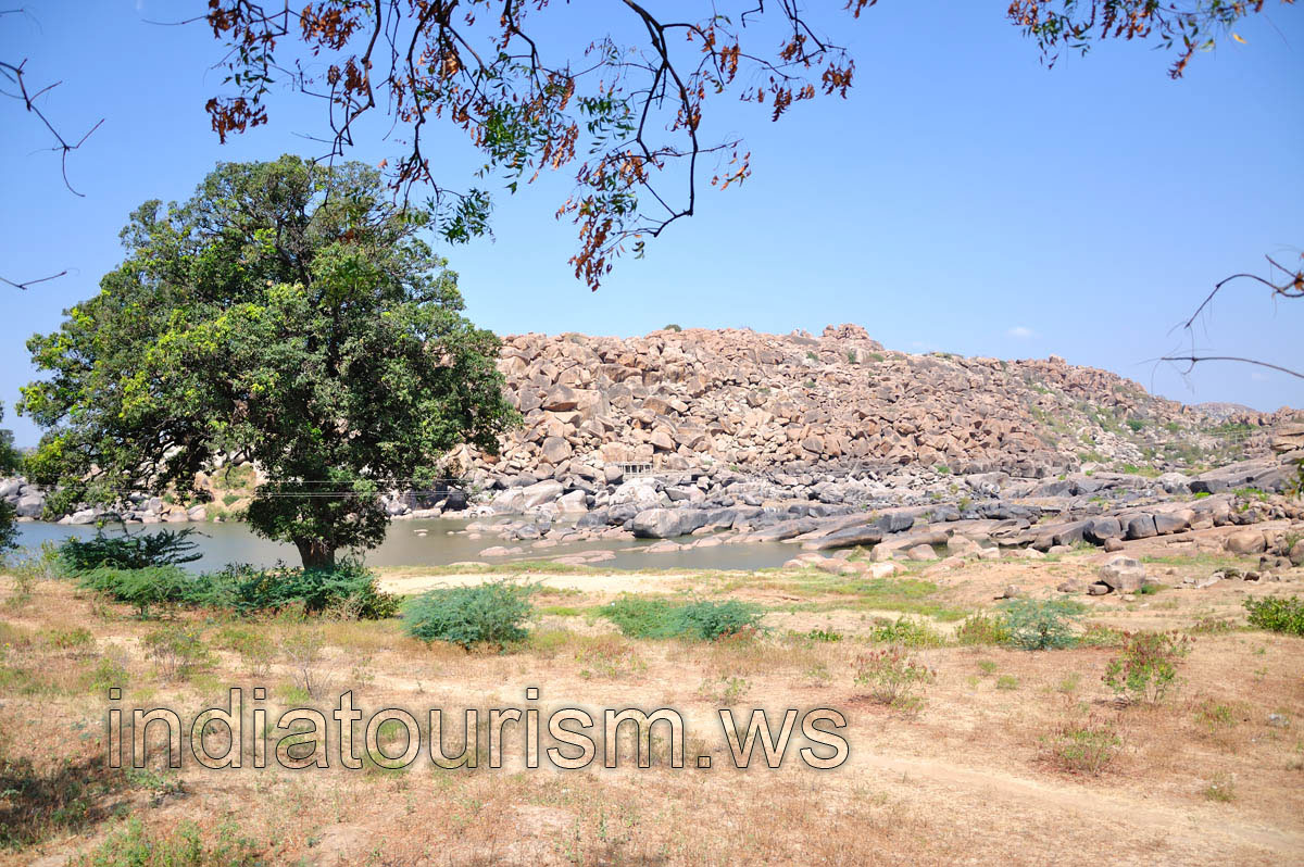 Tungabhadra river view from Varaha temple