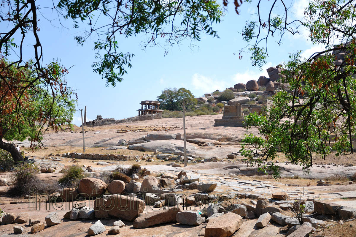 road between Varaha temple and Vittala temple