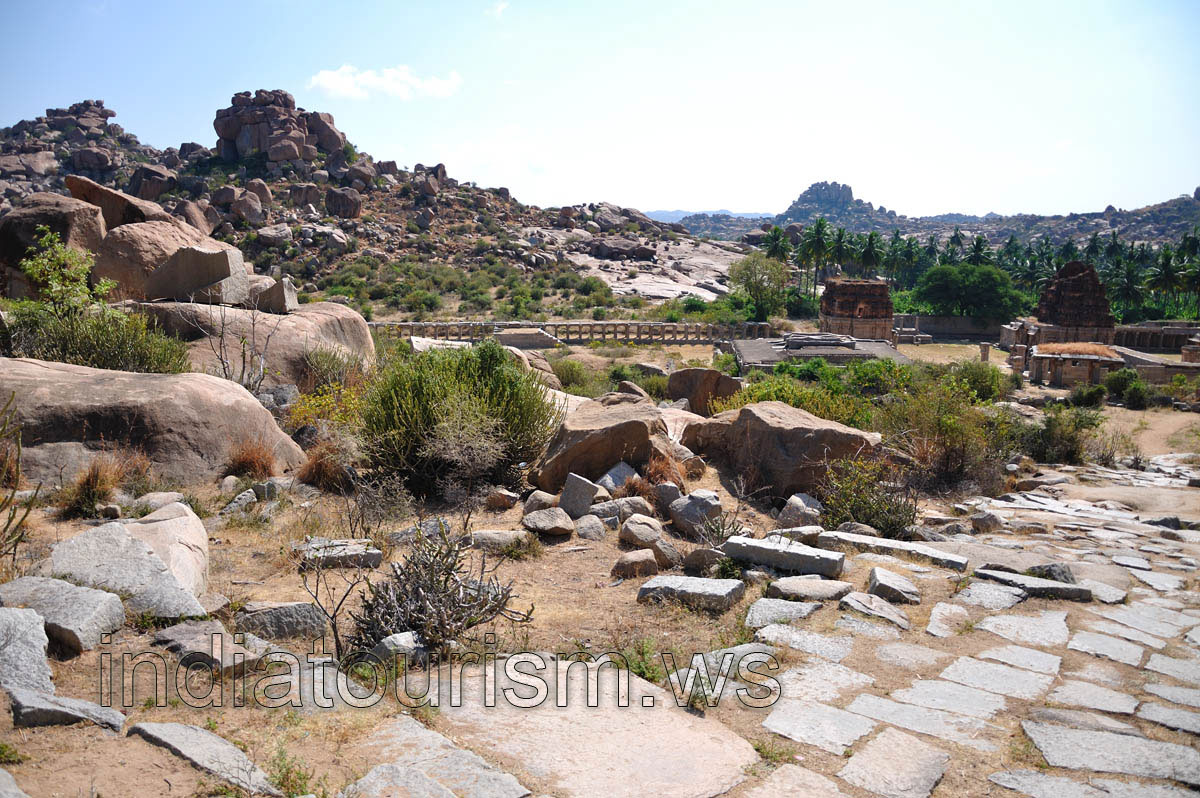 Achyuta Rayas temple and the Courtesans' street