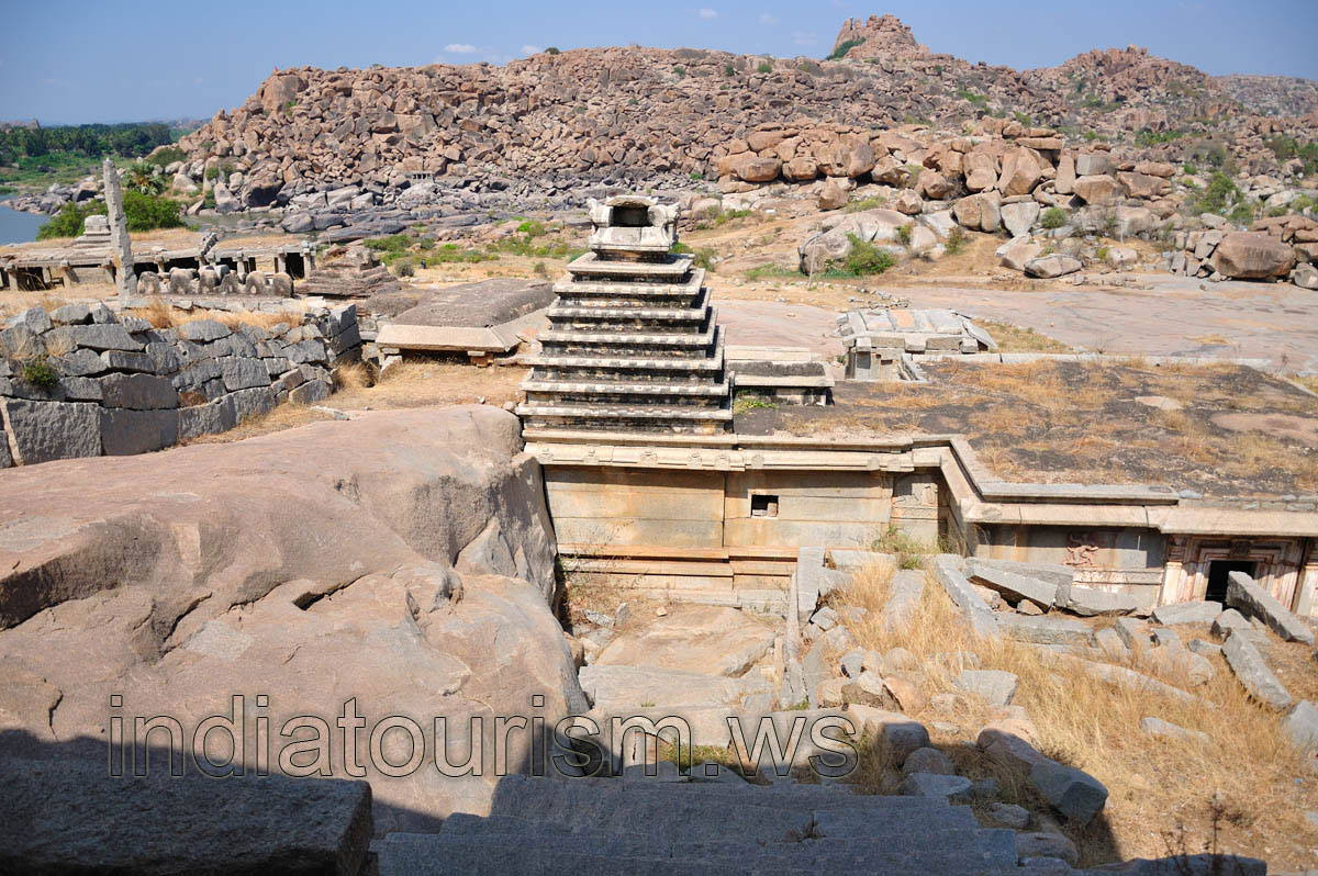 ancient temple near Tungabhadra river