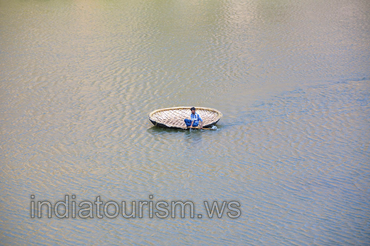 round boat (coracle) on the Tungabhadra river