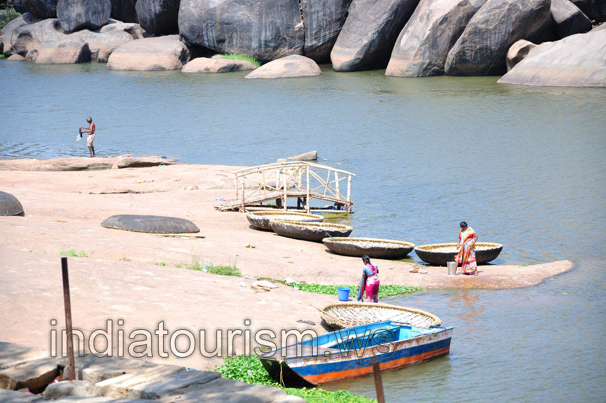 Coracles on the Tungabhadra river