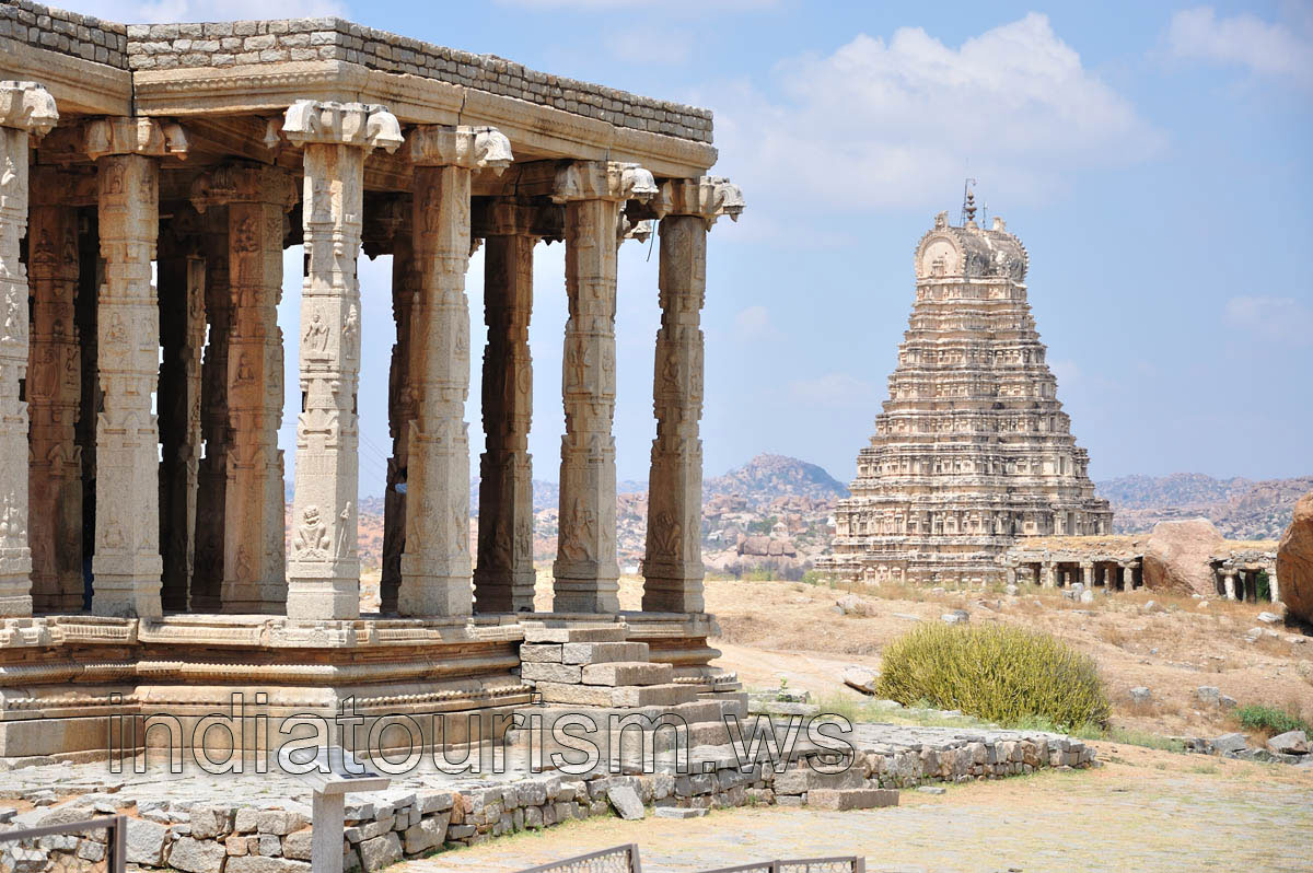 Virupaksha temple view from the Hospet-Hampi road