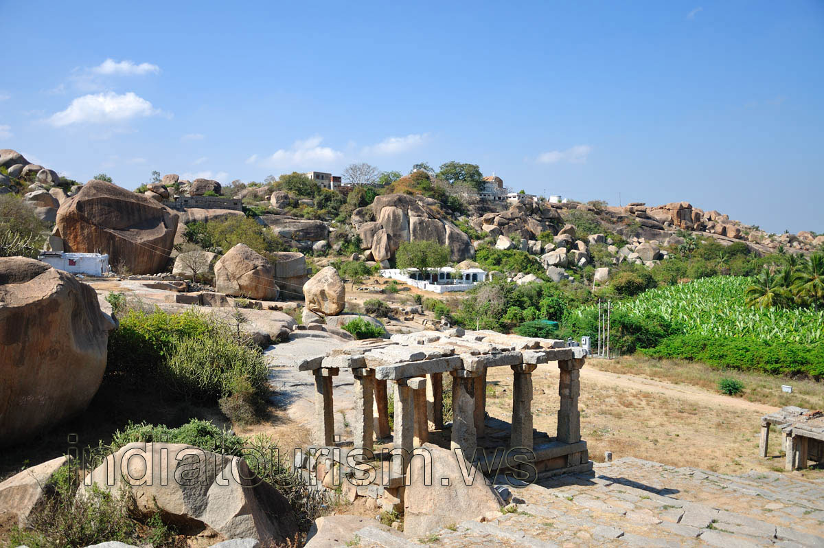 group of temples in the east end of the Hampi bazaar