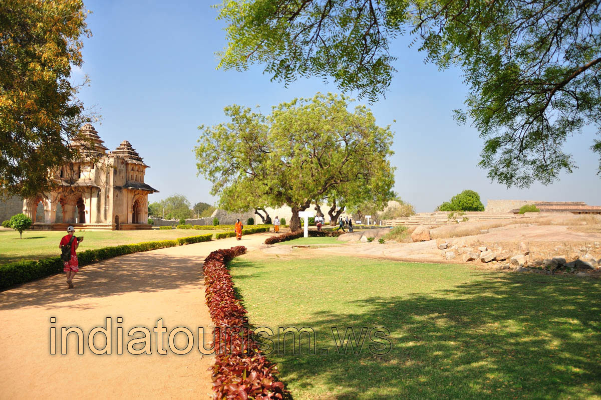 pathway between the Lotus Mahal and the basement of Queen's Palace