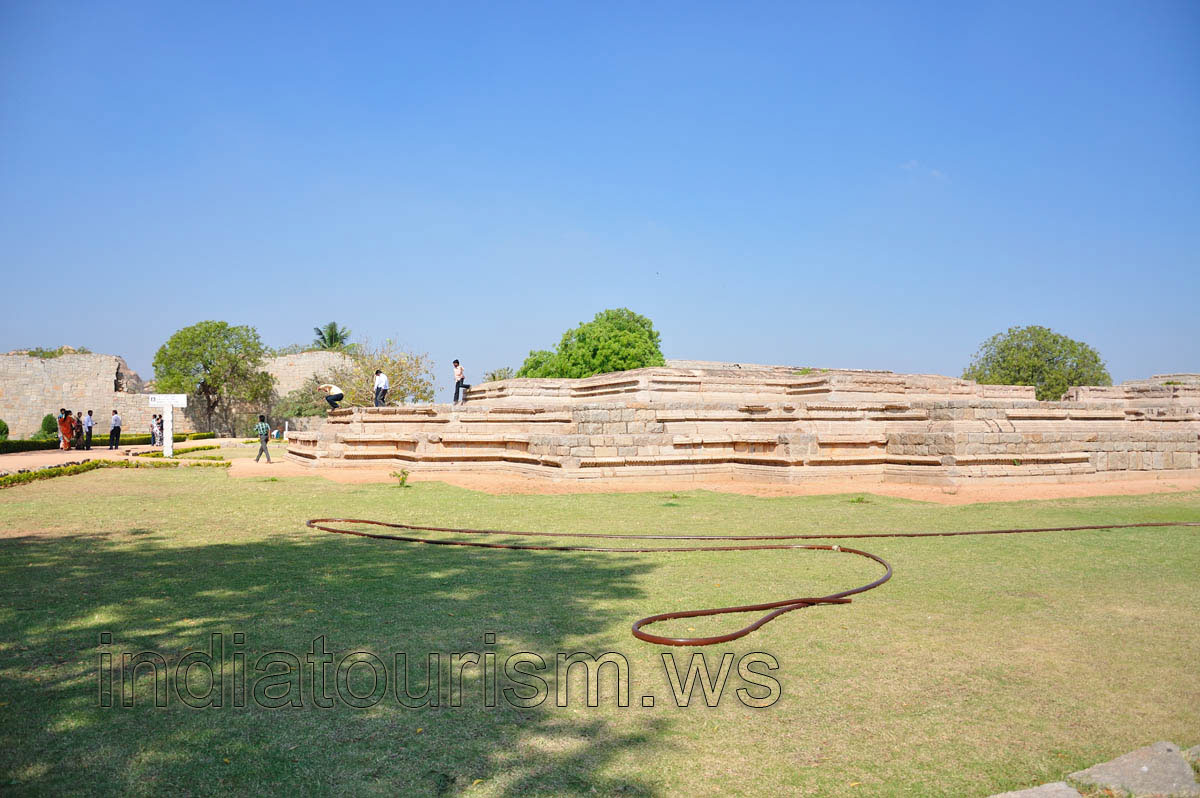 Queen's Palace basement in the morning