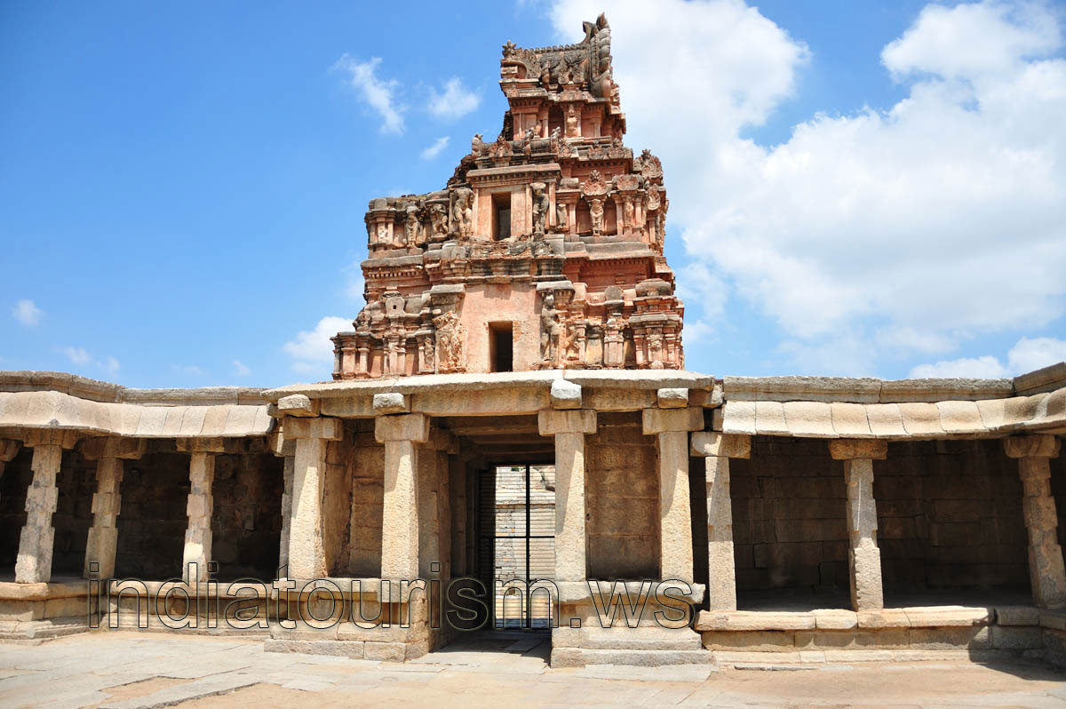 this complex was built to celebrate the conquest of the eastern kingdom of Udayagiri