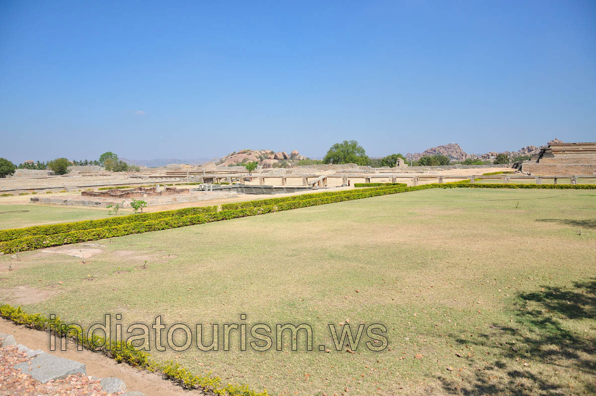Green fields around the Mahanavami Dibba