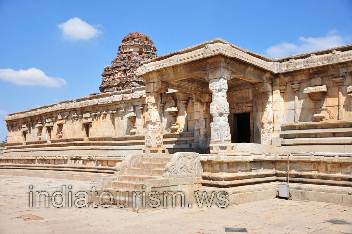 Southern entrance to the Vitthala temple