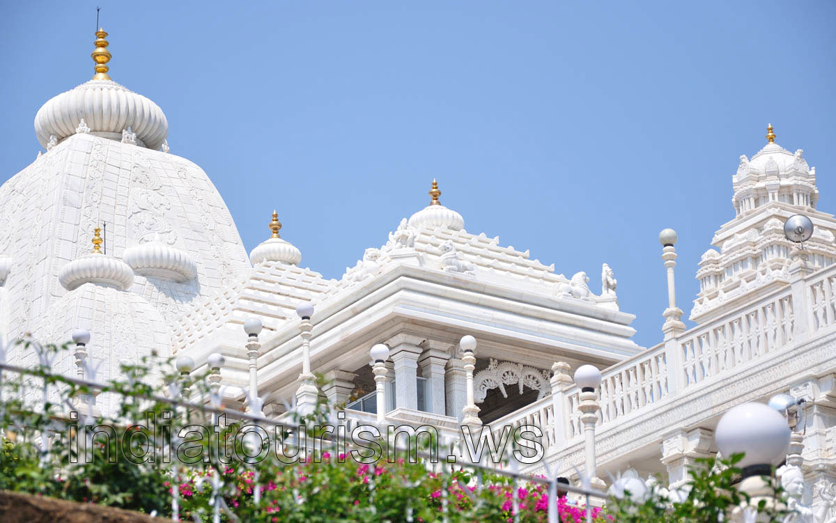 The Jagadananda Vimanam tower was built in the Orissan style