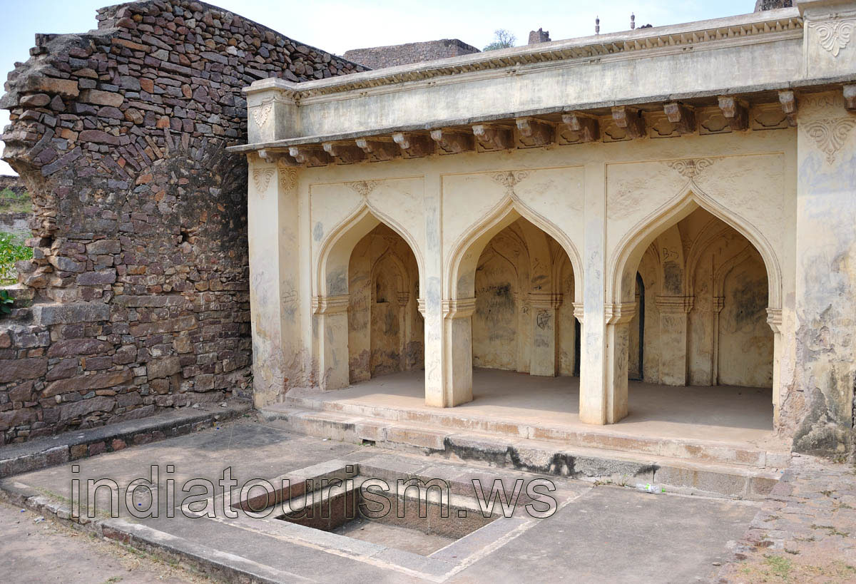 Small empty bath beside the arched building
