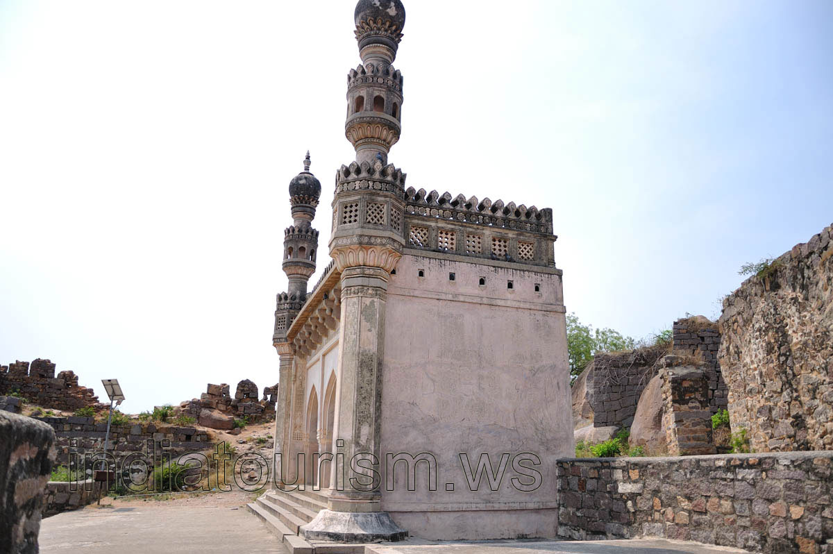 Ibrahim Mosque, this structure is a good example of Qutb Shahi architecture
