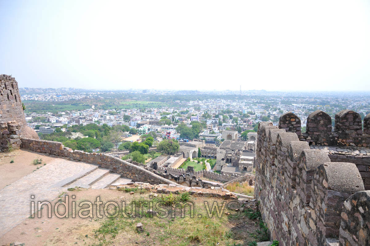 Entrance of the fort, view from the Ibrahim Mosque