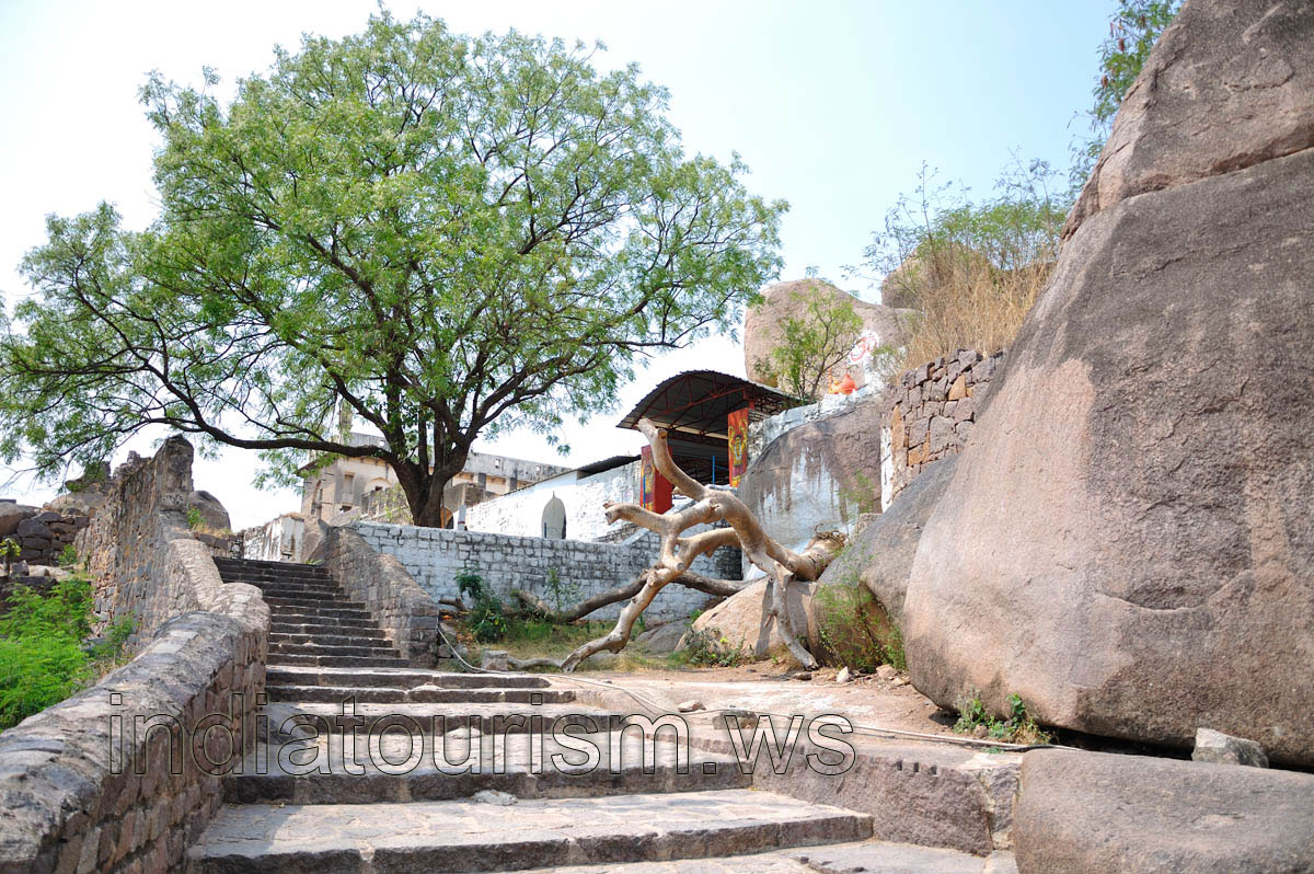 Last stairway before the highest point of the fort