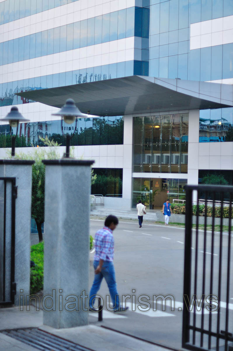 Entrance to one of the Oracle buildings