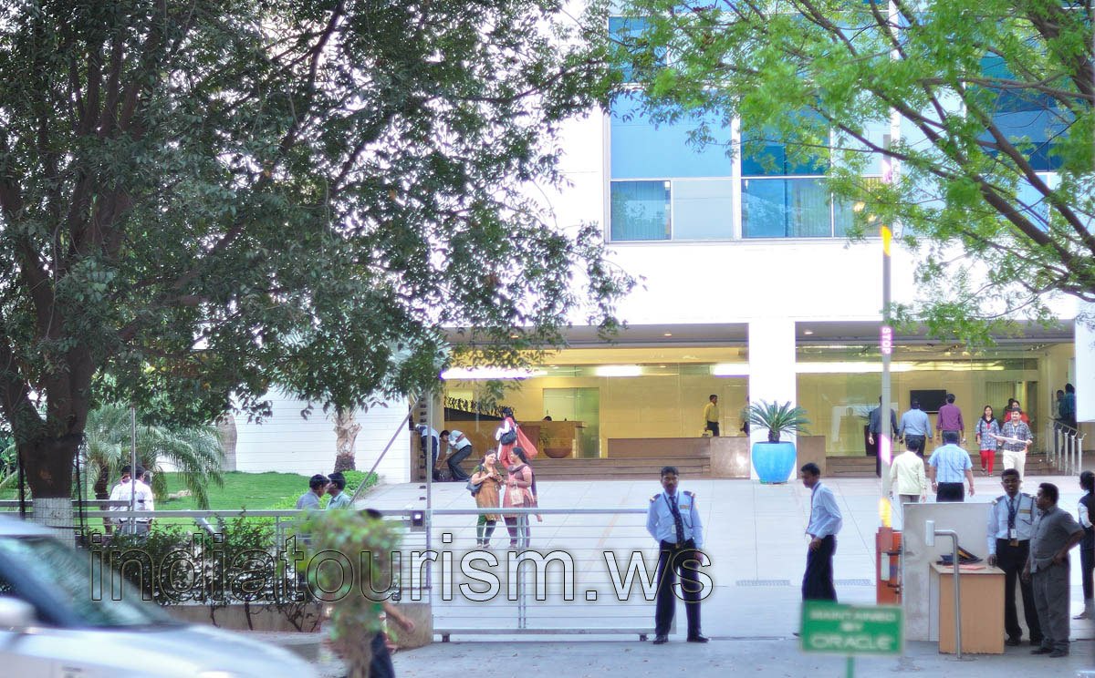Young indians in the Oracle Campus