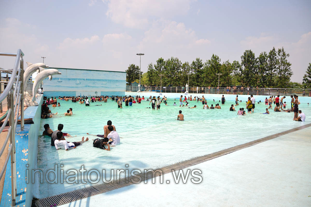 Huge pool for the relax