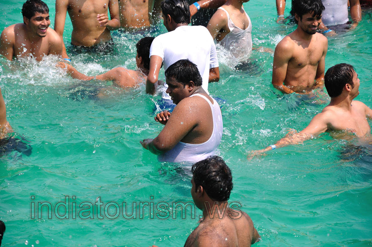 Do not touch me, baby!