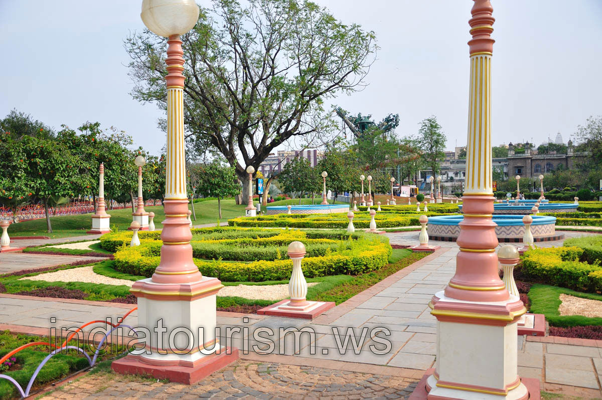 The main alley of the garden