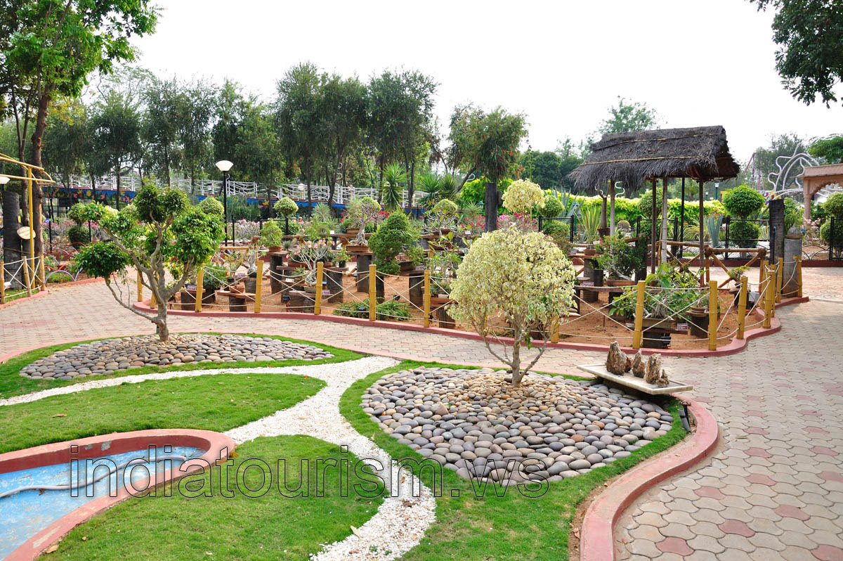 Landscape design with the use of the small round stones
