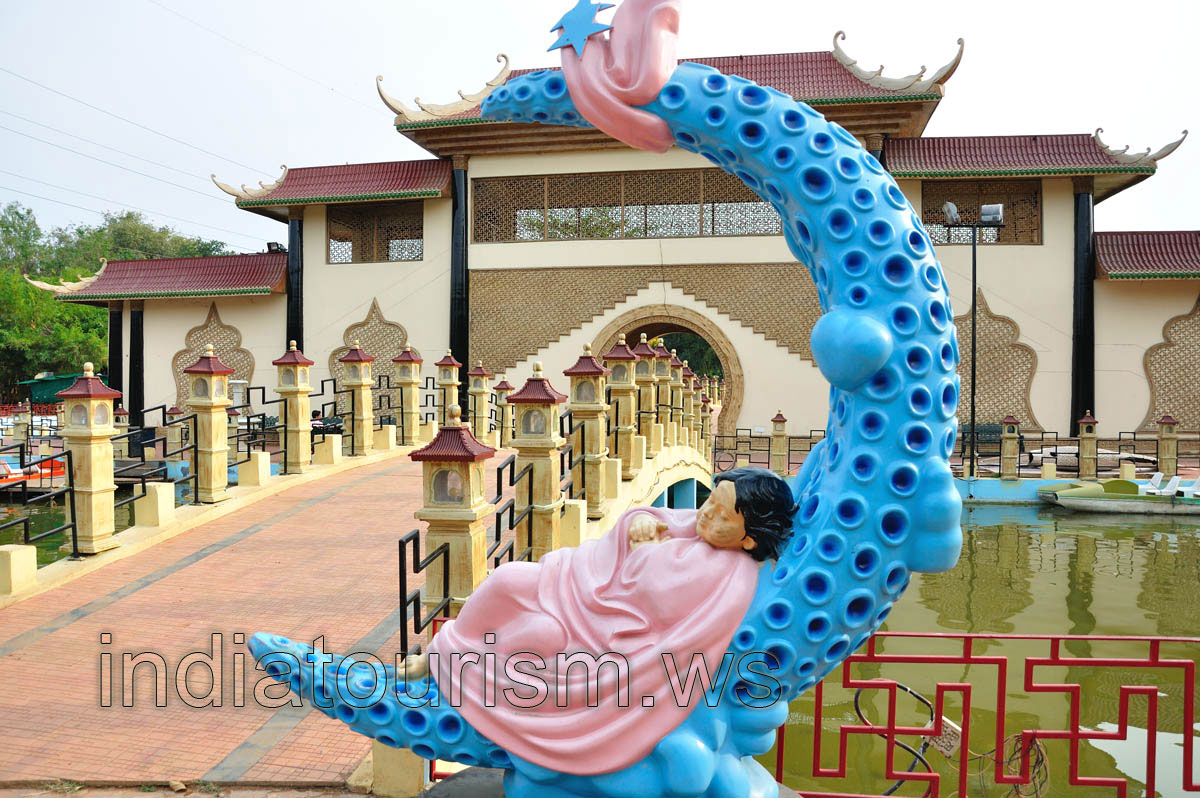 The sculpture of the moon and the child