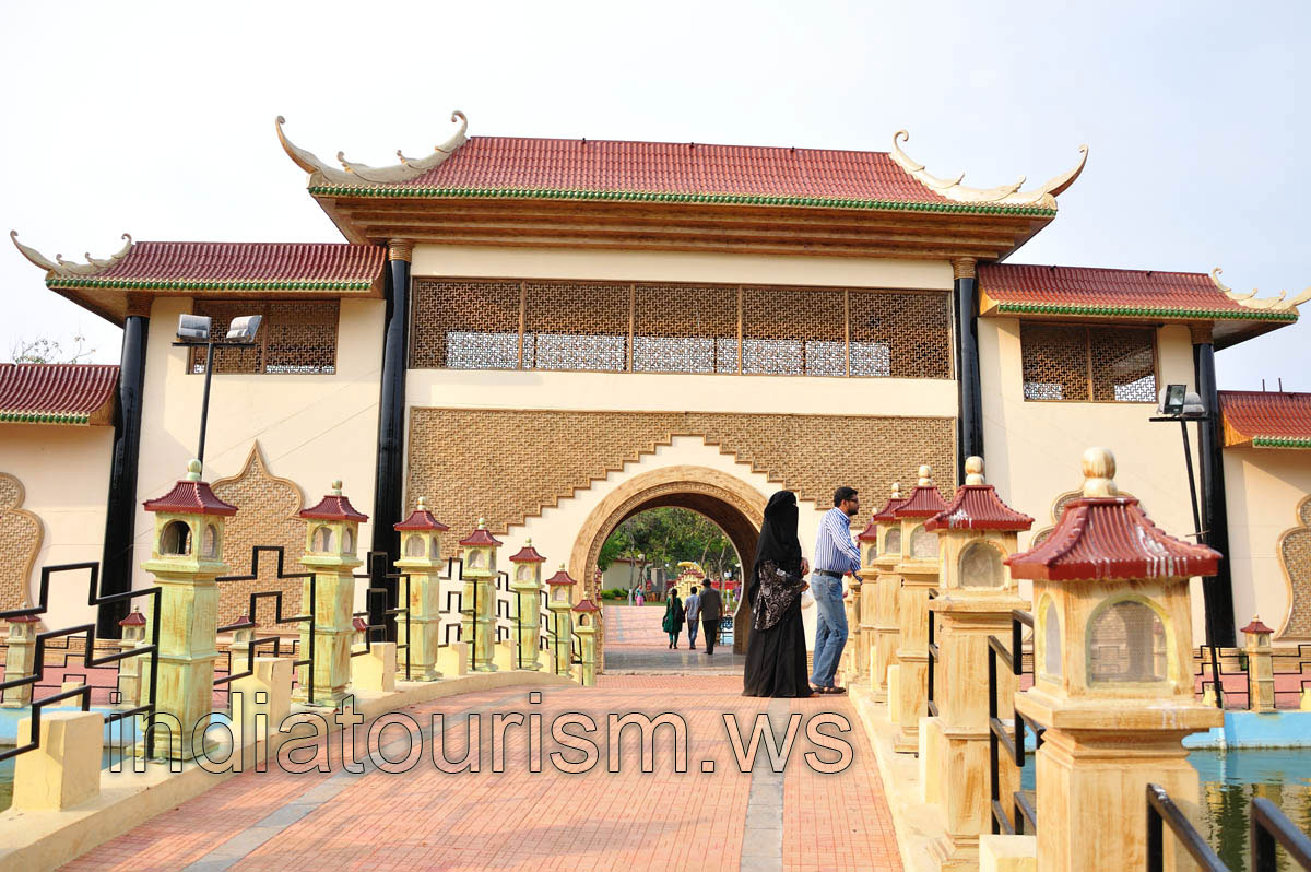 This pathway lays over the lake