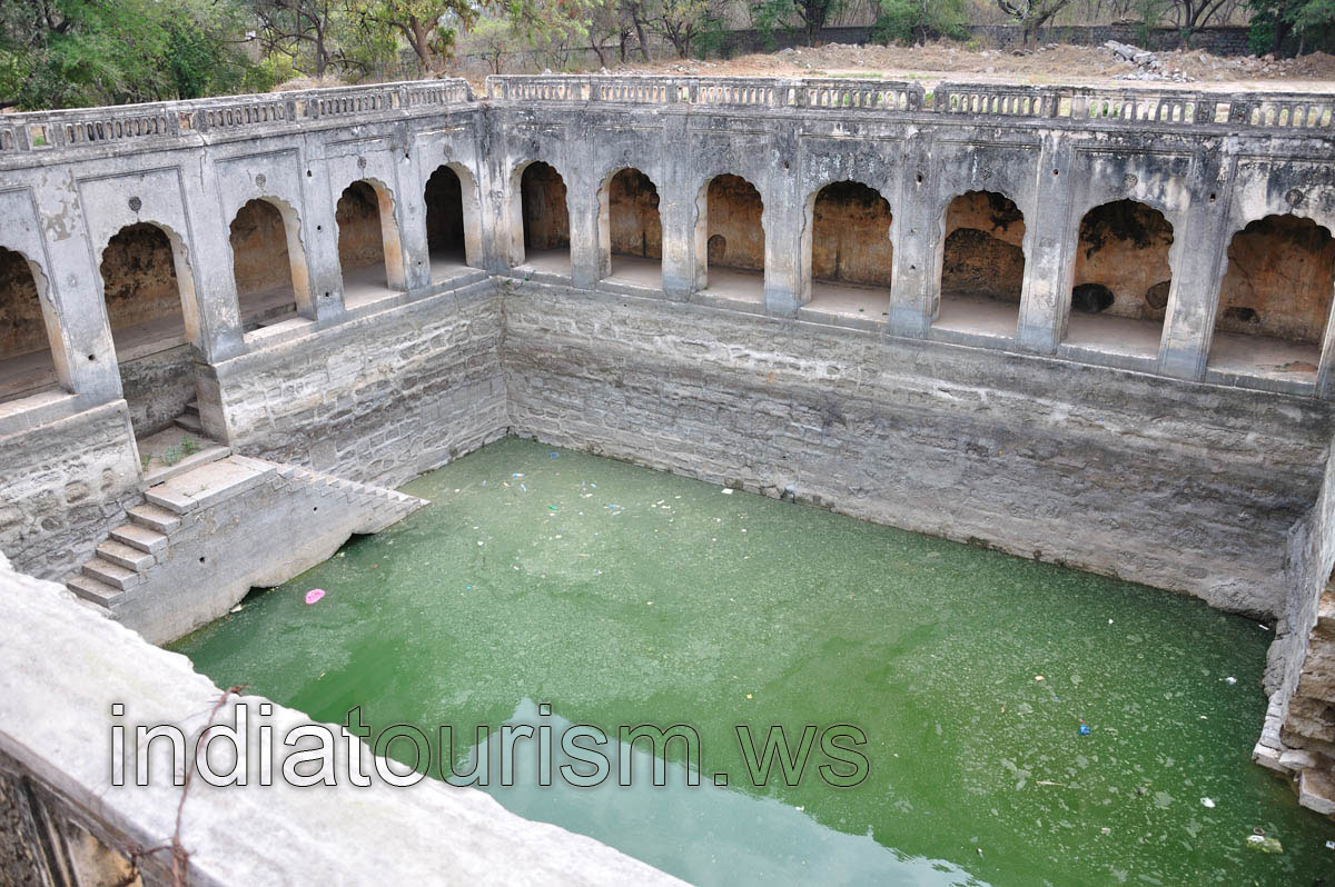 The well, Badi Bowli