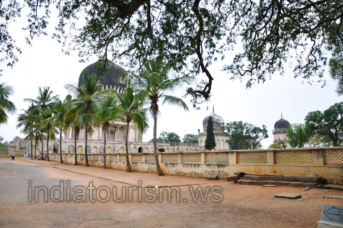 Mohammed Quli Qutb Shah V Tomb