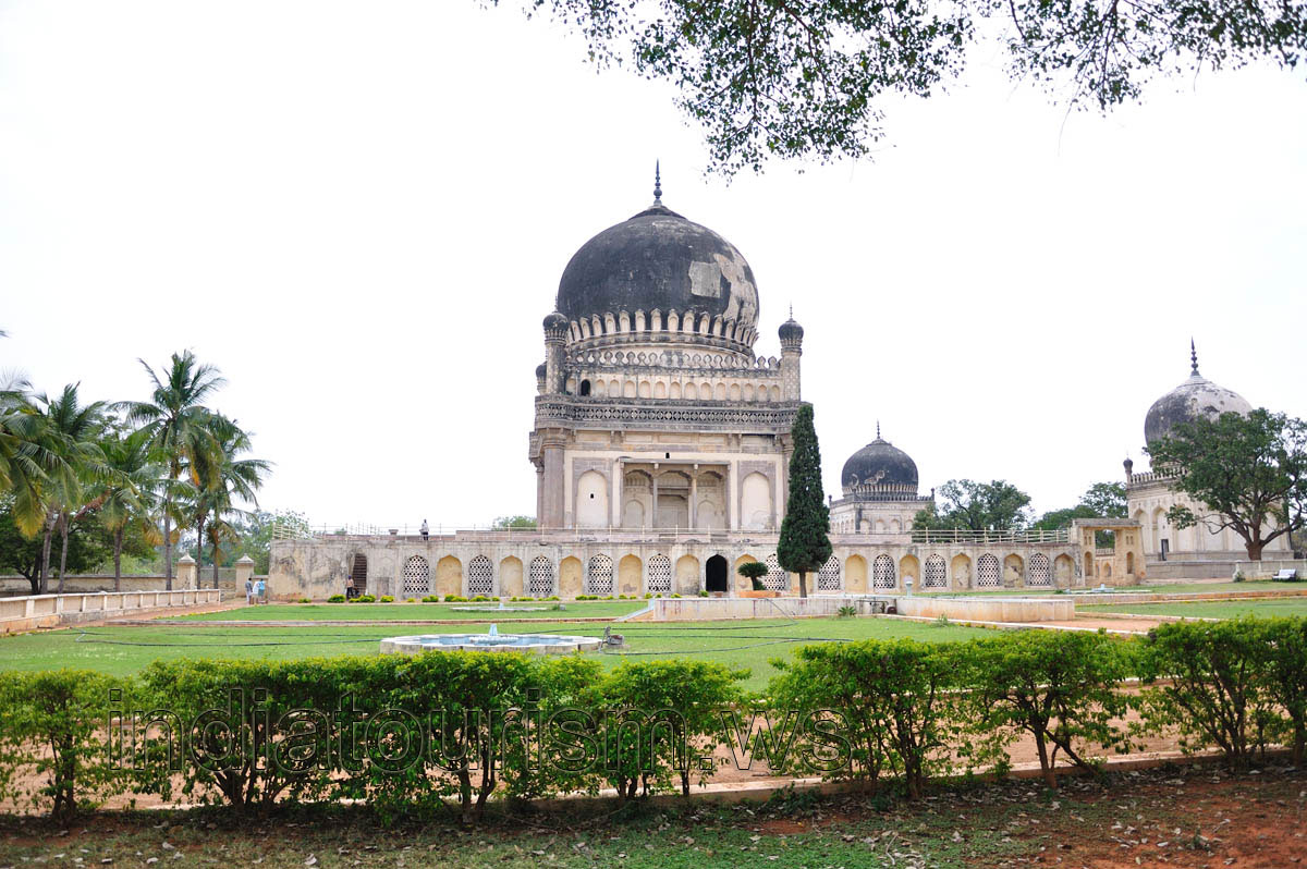 5th King Mohammed Quli Qutb Shah Tomb