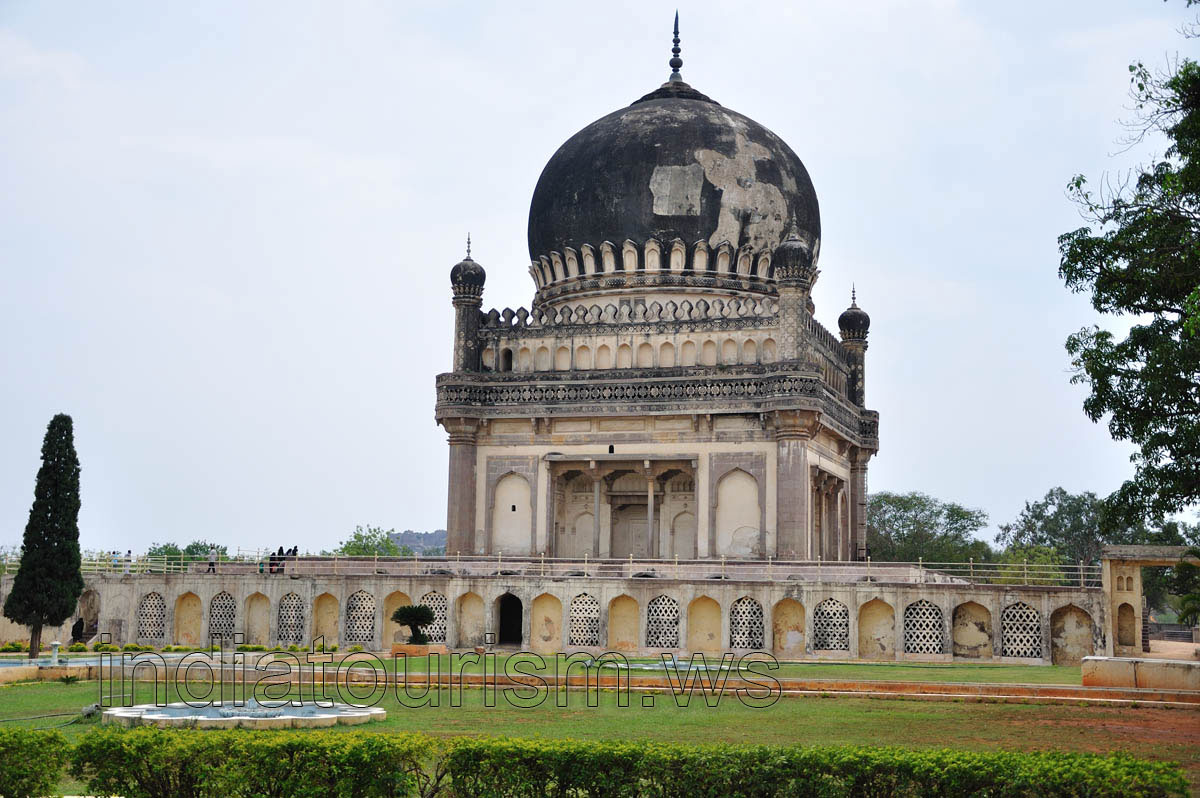 The tomb of Muhammad Quli Qutb Shah V, who reigned from 1580 to 1611