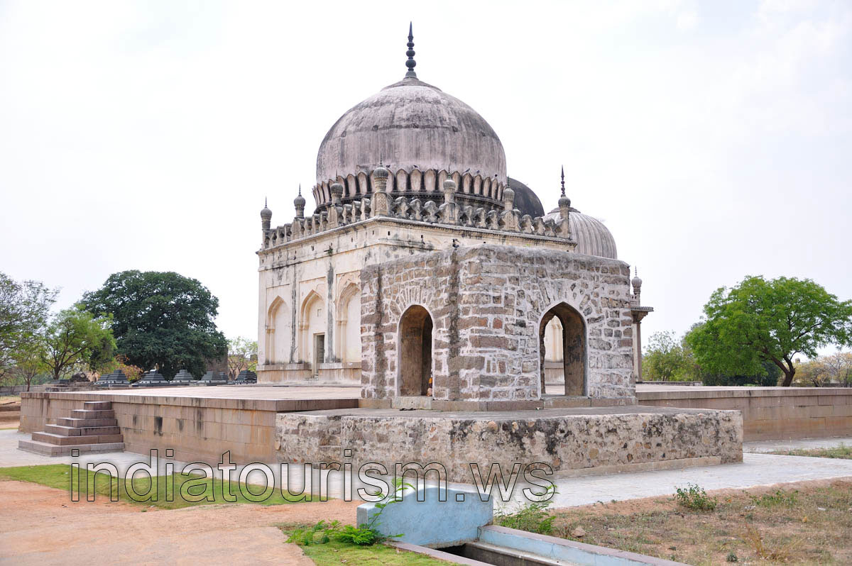 Tomb of Sultan Quli Qutb Shah 