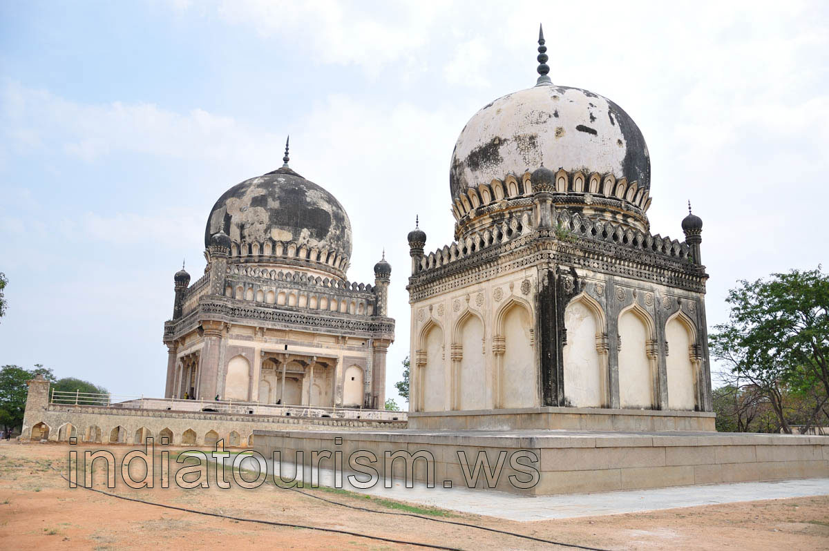 Ibrahim Quli Qutb Shah Wali tomb