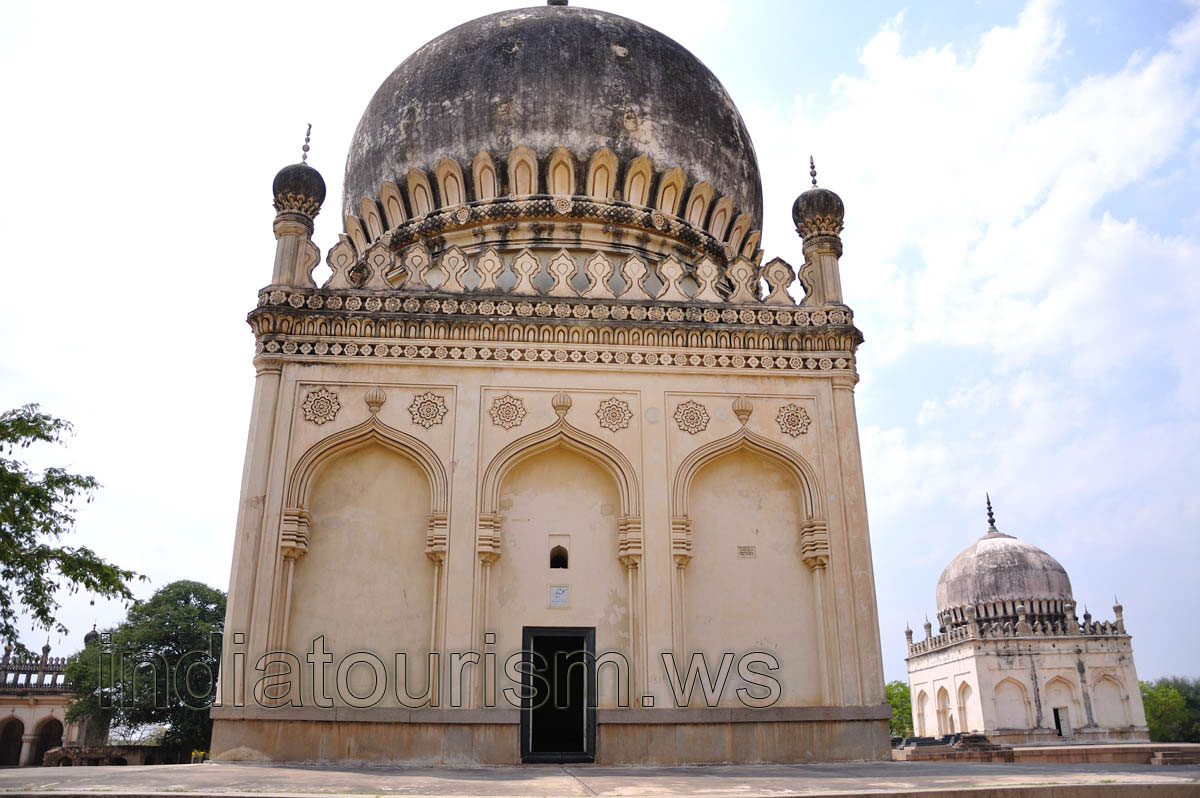 Ibrahim Qutb Shah IV tomb