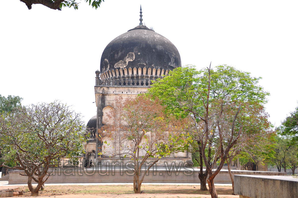 Area near Kulsum Begum's tomb