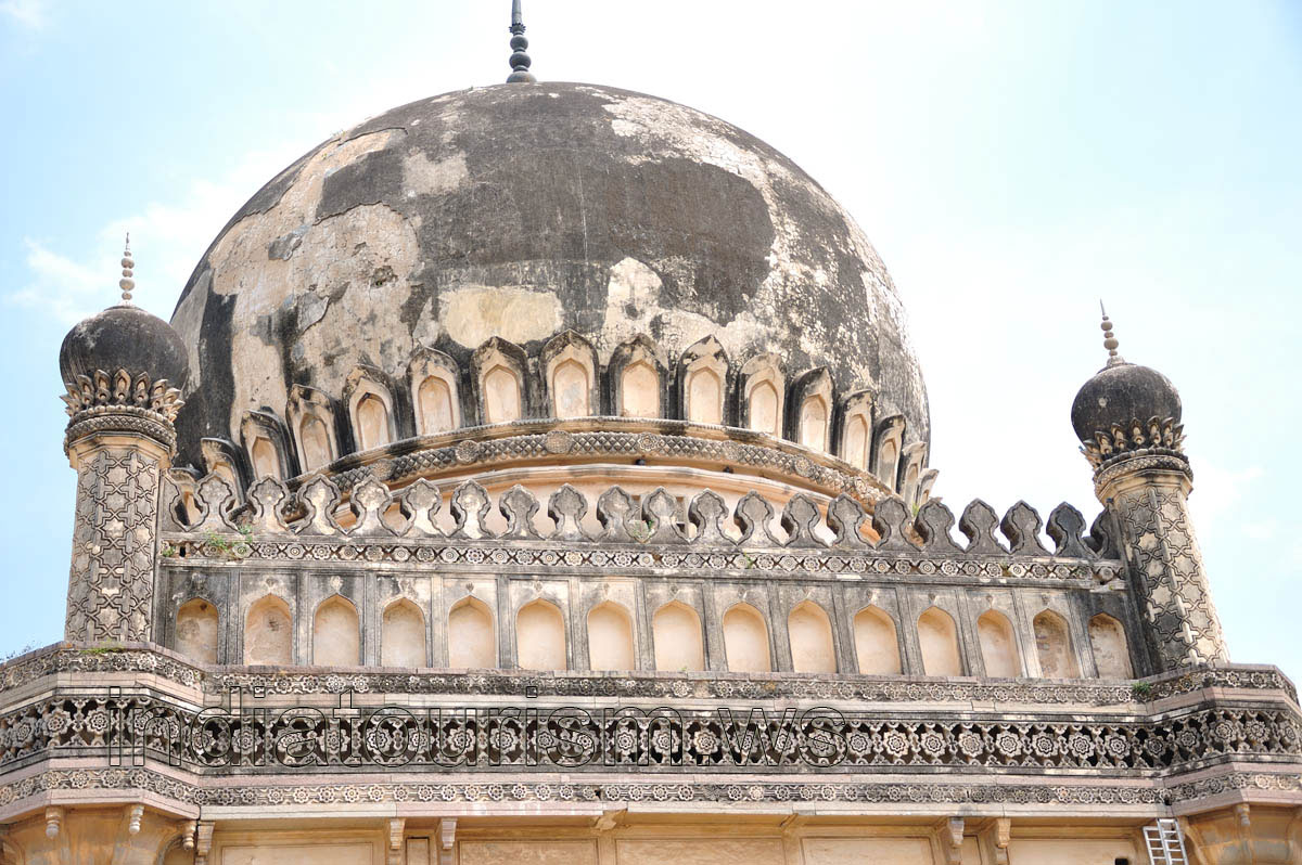 The top of the Kulsum Begum's tomb