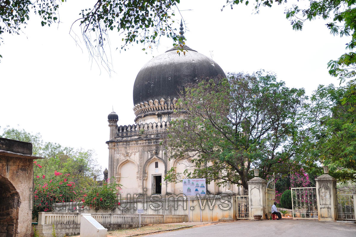 Tomb of Fatima Sultana